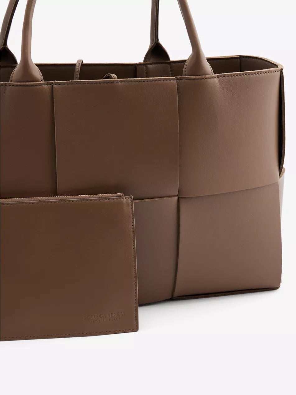 Lunella | Borsa Tote con Finiture Dorate